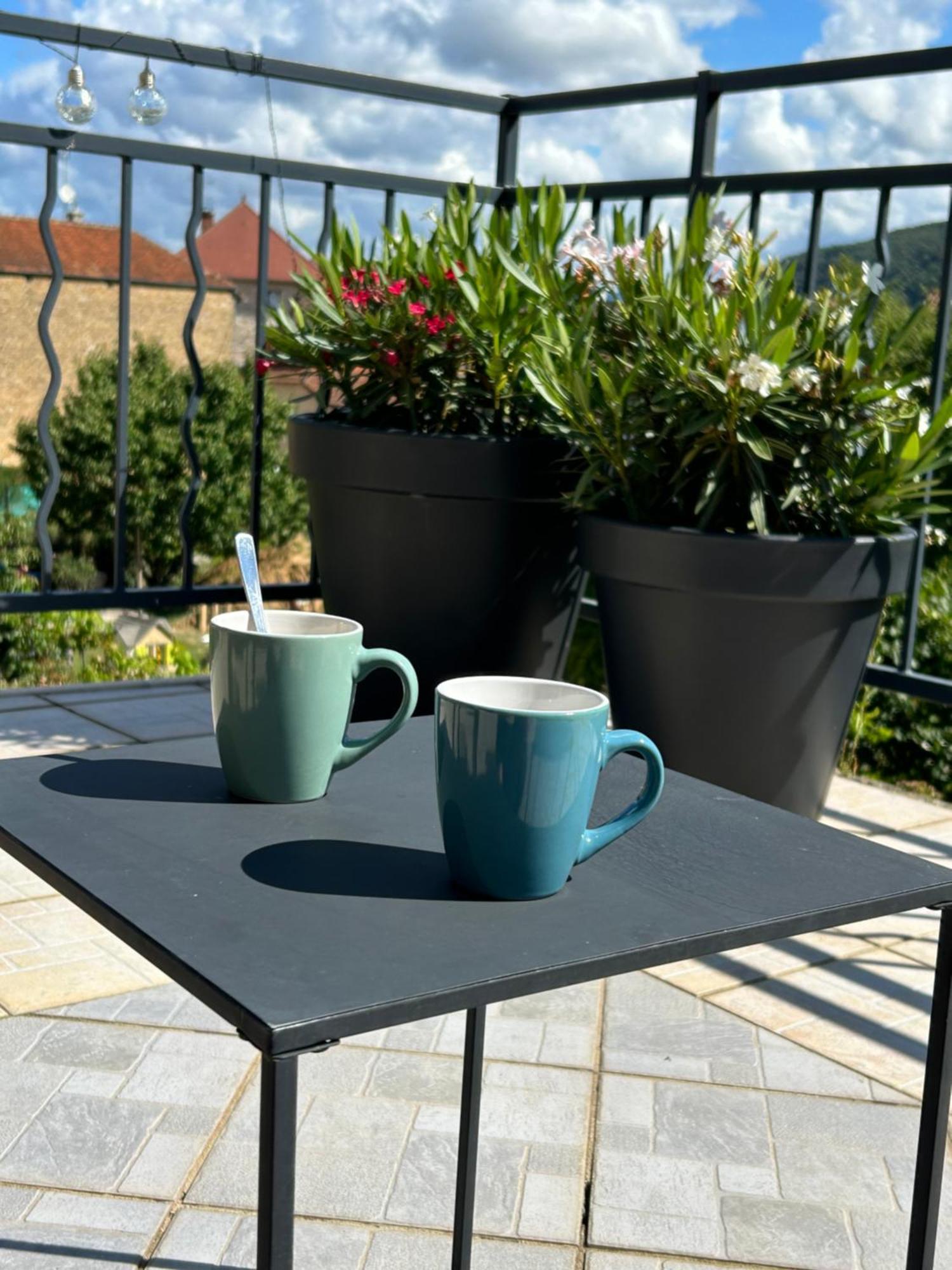 Les Glycines Hieres-Sur-Amby Exterior foto