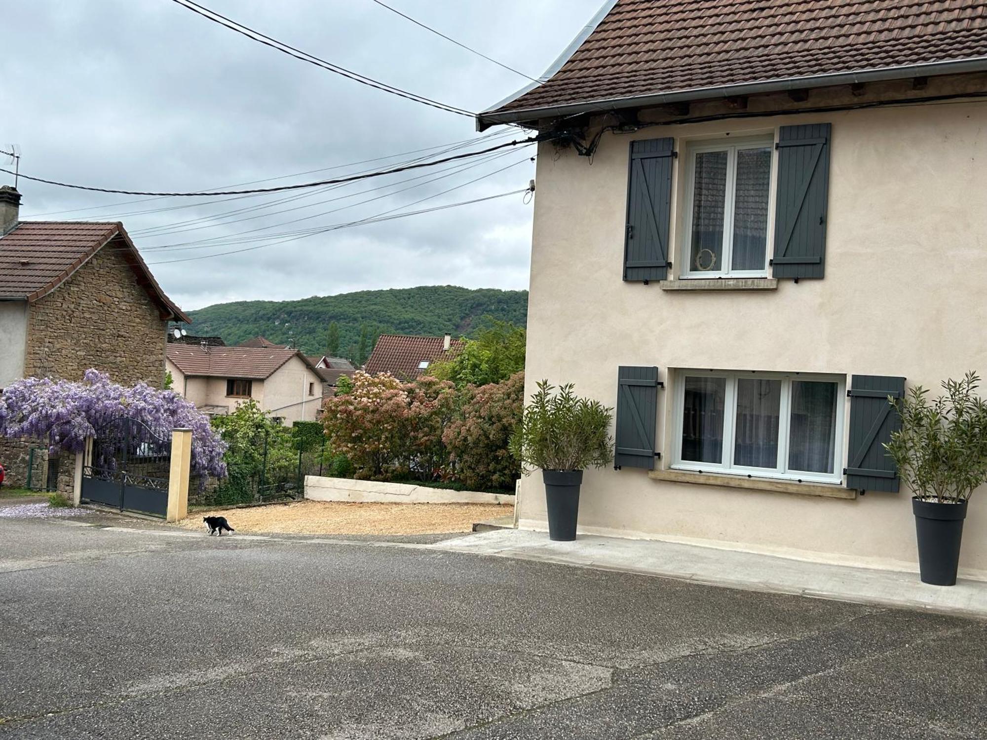 Les Glycines Hieres-Sur-Amby Exterior foto